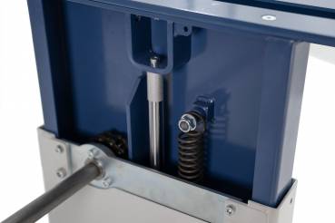 Preview: Die beiden seitlich eingebauten Hebeaggregate sind vor Schmutz und Beschädigung geschützt