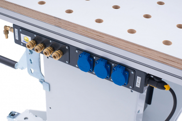Powerleiste mit zentralem Luft- und E-Anschluss 230 V