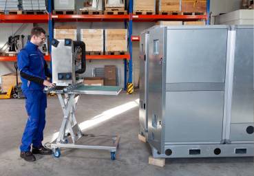 So kann der Servicetechniker auch schwere Gegenstände und Ersatzteile ganz ohne eigene Körperkraft und in schonender Rückenhaltung zum Einsatzort bewegen