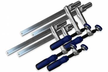 Vier Vertikal-Spannzwingen 22 x 8,5 mm
