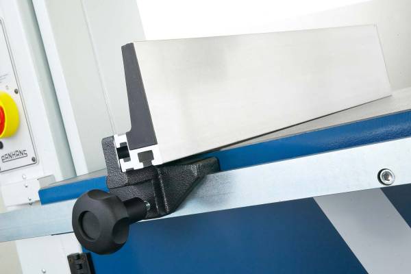 Robuster Werkstückanschlag (hoch oder flach verwendbar)