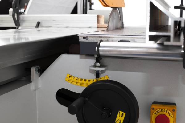 Handrad für Sägeblattneigung