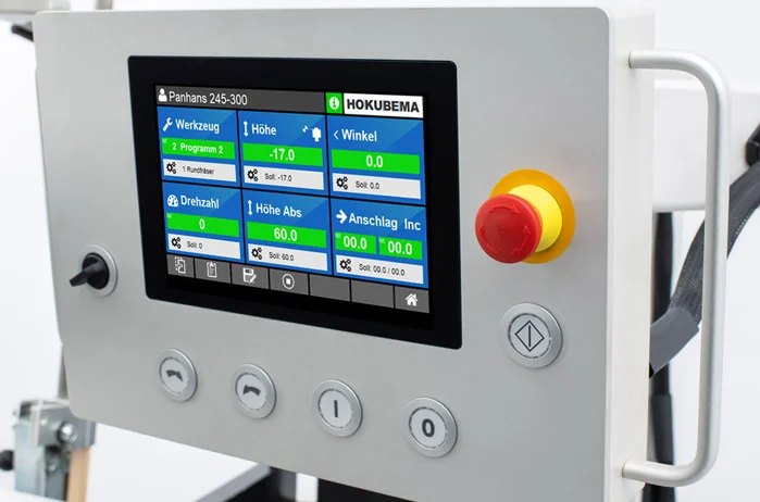Touchscreen-Steuerung einer Schwenkspindelfräsmaschine
